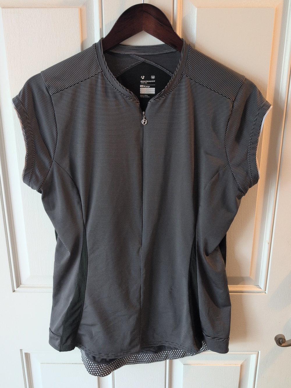 Bontrager Women’s Gray Short-Sleeve Cycle Top with Zip Sz XL
